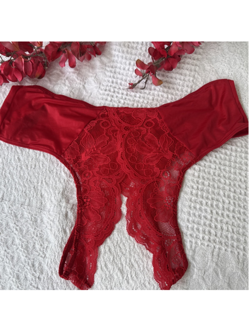 VICTORIA'S SECRET XS RED SILKY LACE CHEEKY OPEN BOTTOM PANTIES NWT